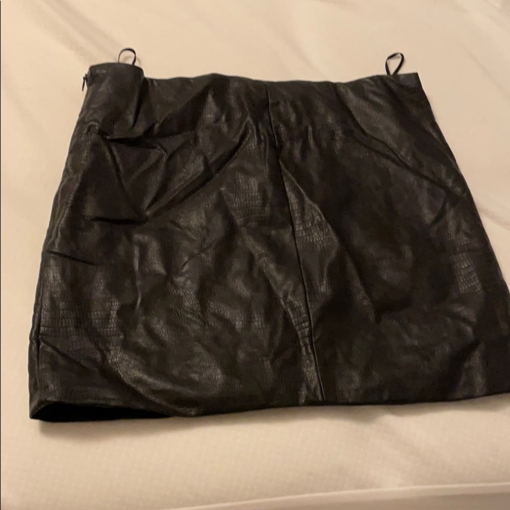 Zara black snack skin pleather skirt XS